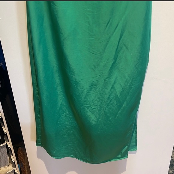 Zara satin kelly green dress - Picture 9 of 9